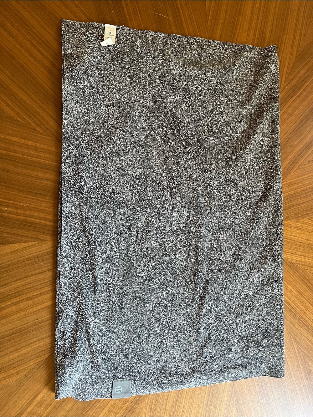 Lululemon black and white patterned yoga towel